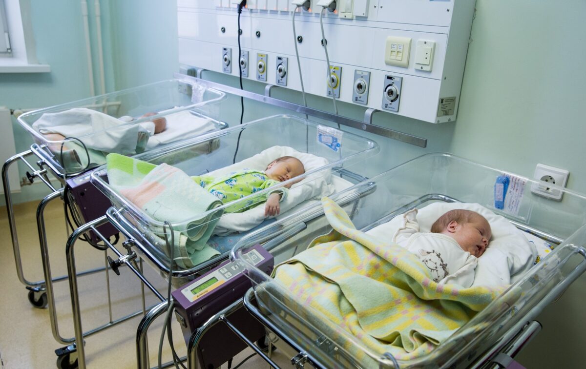 Ребенок в роддоме и алименты на новорожденного при отказе