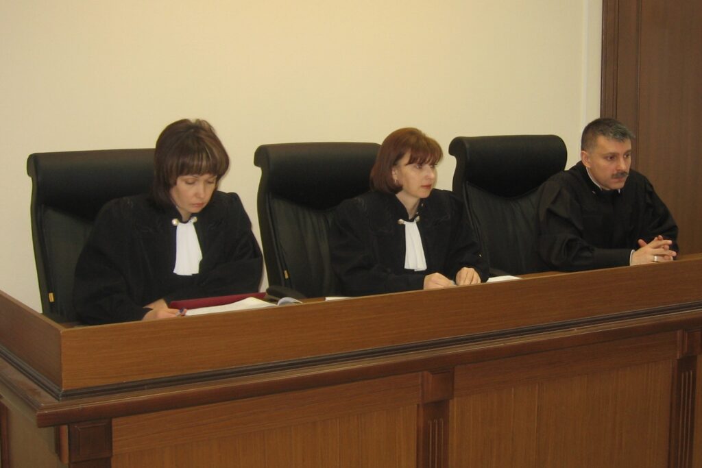 Кассационная жалоба рассматривается коллегией в составе трех судей